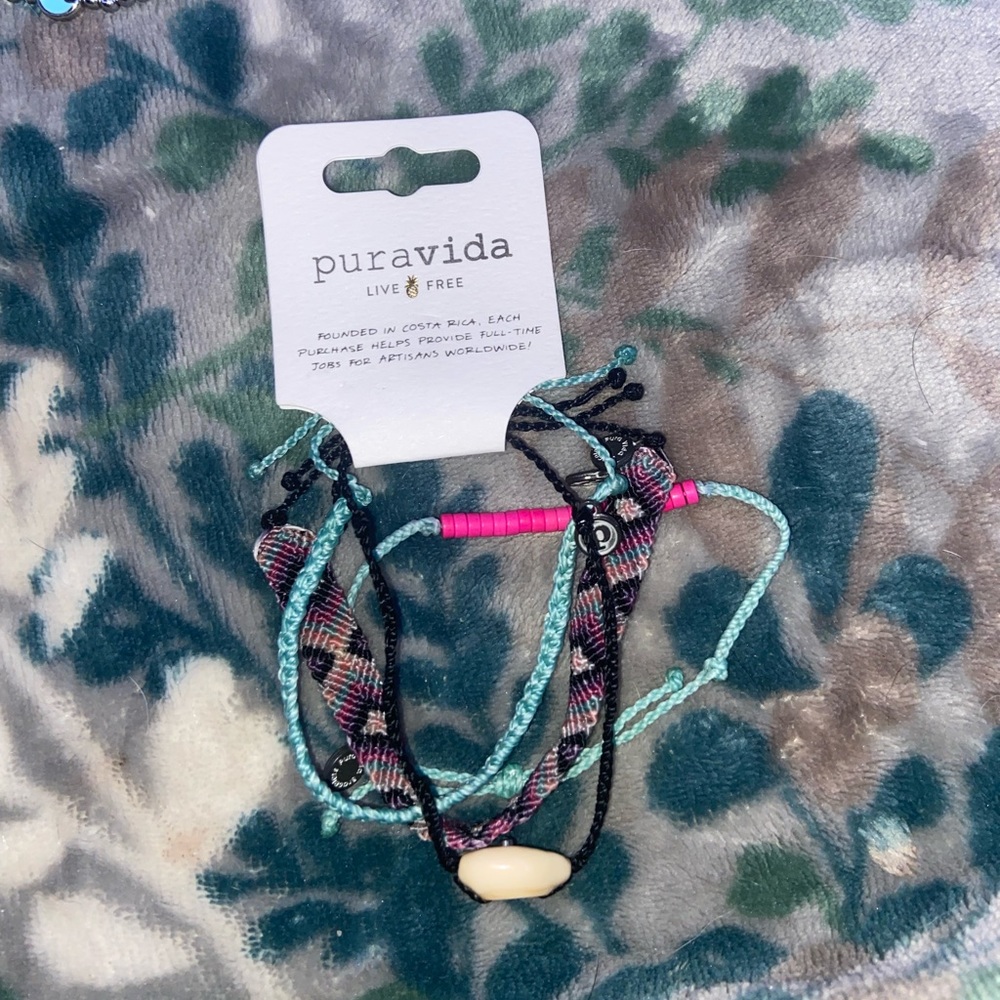 Bracelets - Picture 4 of 9